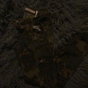 Zara’s army fatigue skinny leg Cargo pants